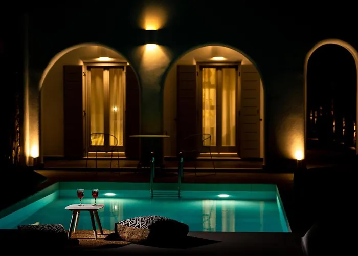 Modern Dome Homes Of Santorini 佩里萨