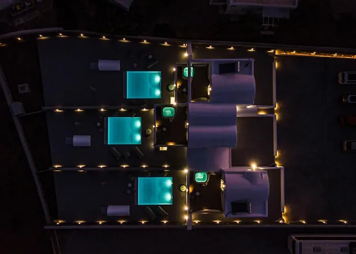 Modern Dome Homes Of Santorini 佩里萨