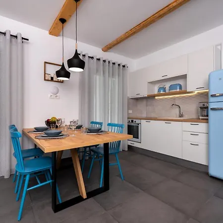 Villa Modern Dome Homes Of Santorini Perísza