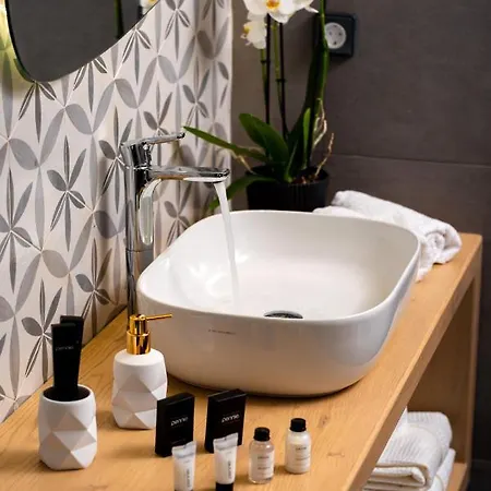 Modern Dome Homes Of Santorini * Perísza