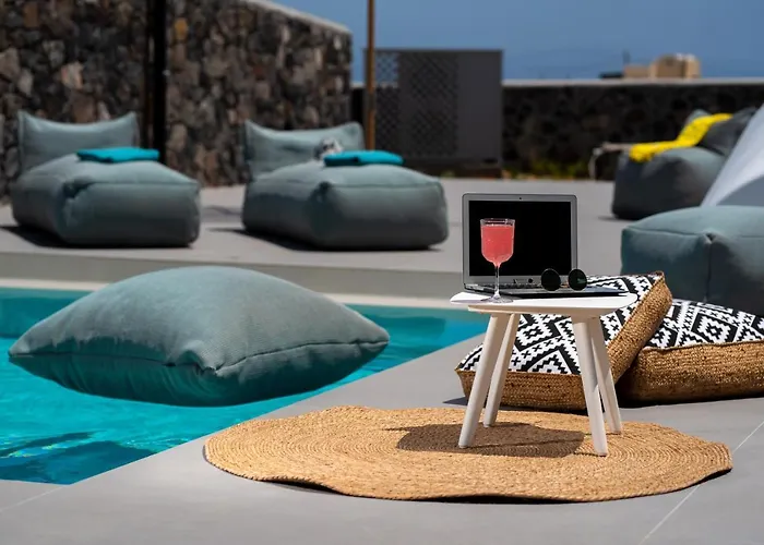 Villa Modern Dome Homes Of Santorini Perísza